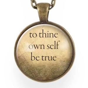 Meet your Posher, Larissa